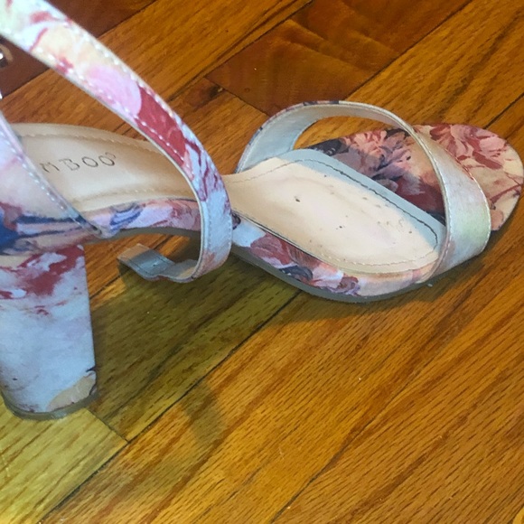 Bamboo Floral Shoes - Picture 2 of 3